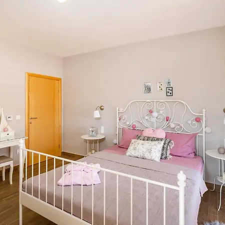Vakantiehuis Nice In Lisicic W/ Outdoor Swimming Pool And 4 Bedrooms *