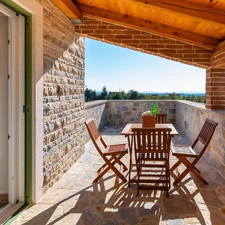 Nice In Lisicic W/ Outdoor Swimming Pool And 4 Bedrooms * Lisicici