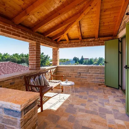 Vakantiehuis Nice In Lisicic W/ Outdoor Swimming Pool And 4 Bedrooms *