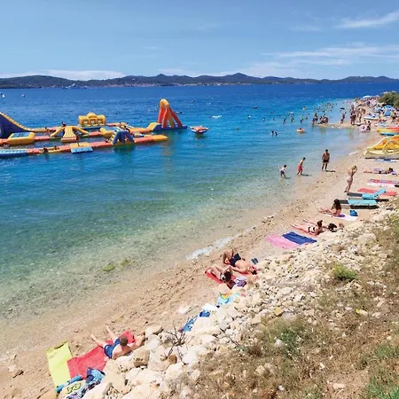 Nice In Lisicic W/ Outdoor Swimming Pool And 4 Bedrooms Vakantiehuis *